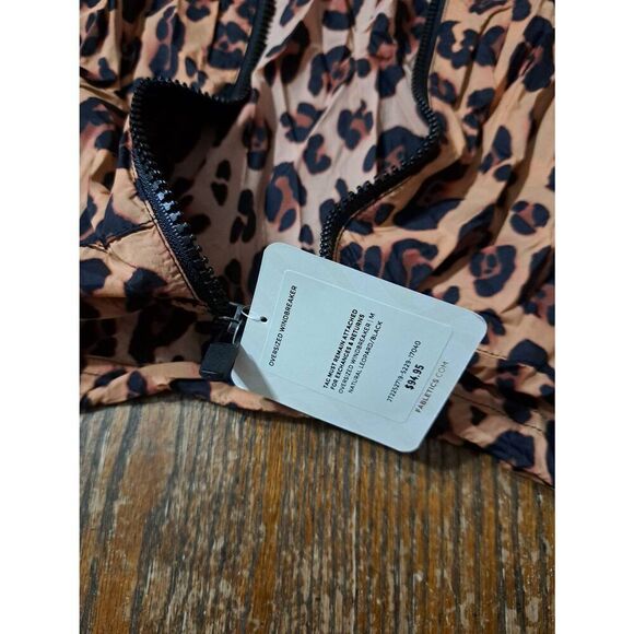 New Medium Fabletics Natural Leopard Oversized Flyweight Windbreaker Jacket NWT - Picture 12 of 12